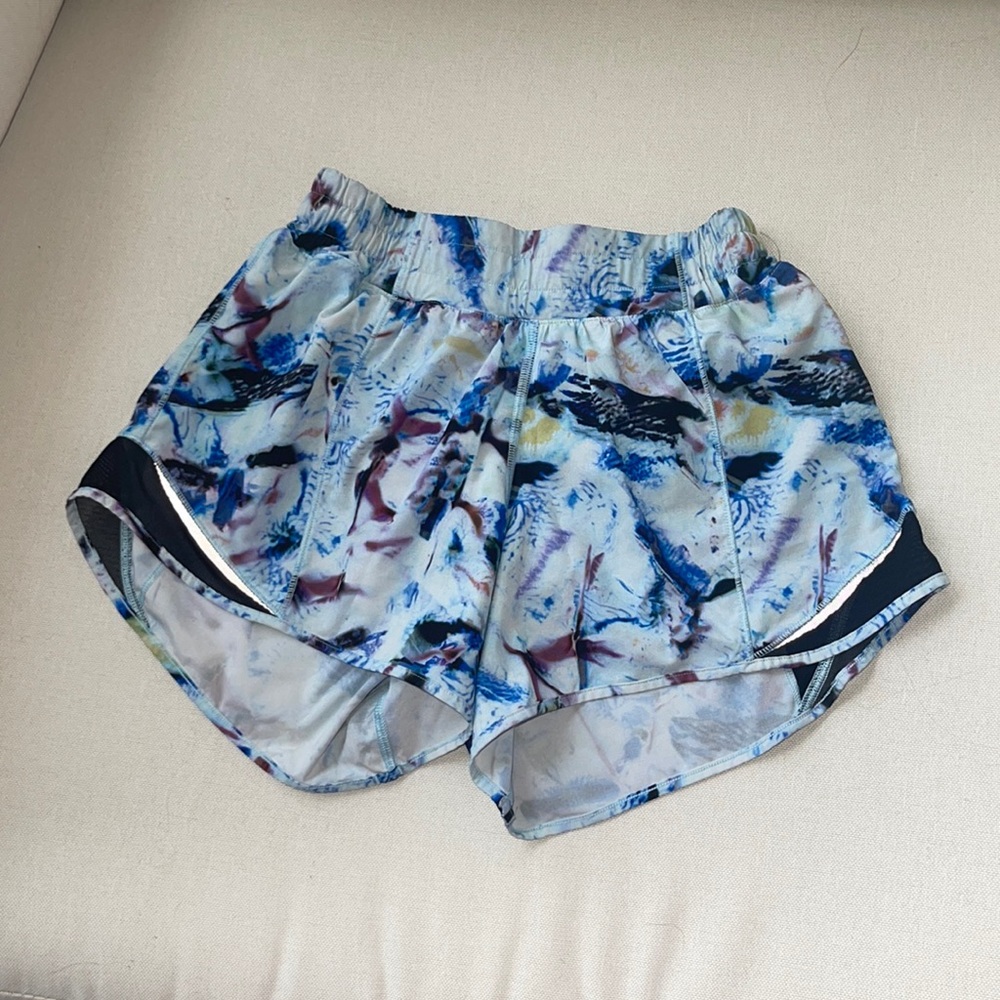 NWOT Lululemon Hotty Hot Shorts 6”